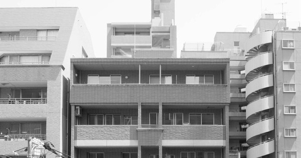 Gia chủ thông tầng 2 căn hộ chung cư để làm sân vườn cho bạn bè thưởng trà dịp năm mới