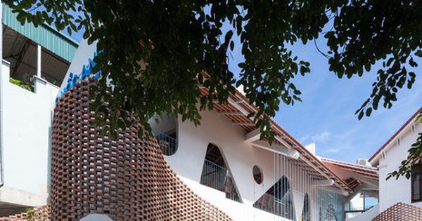 Mê mẩn với ngôi nhà mái ngói đỏ ở Sơn La