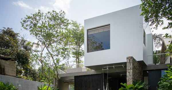 Độc lạ với biệt thự dùng phòng ngủ làm mái hiên che mát tại Huế