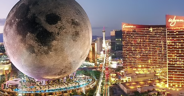 Bên trong khách sạn mặt trăng khổng lồ cao 224 mét