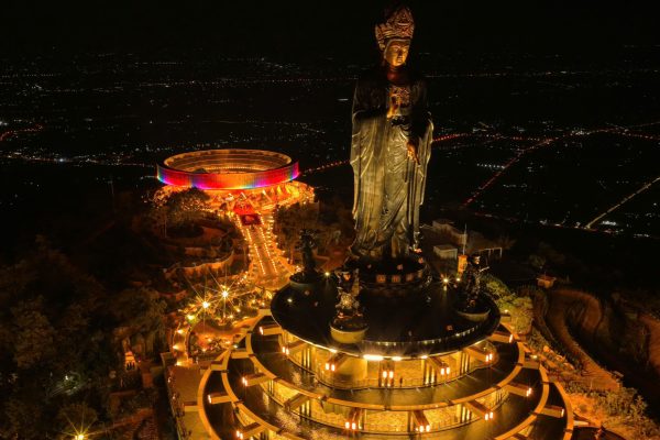Cận cảnh tôn tượng “Đức Phật đến từ quá khứ” mới an vị tại núi Bà Đen, Tây Ninh