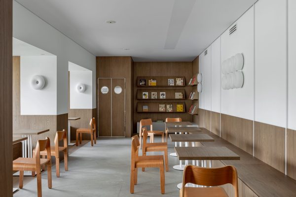Quán cafe sách Marks – Một nơi ấm cúng để thưởng thức cà phê và đọc sách/ – Tạp chí Kiến trúc Việt Nam