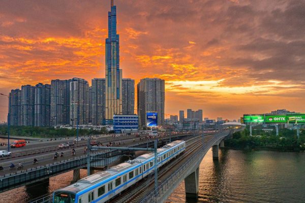 Người giàu cũng đi metro, vậy nhà bình dân ở TOD có chỗ đứng không?