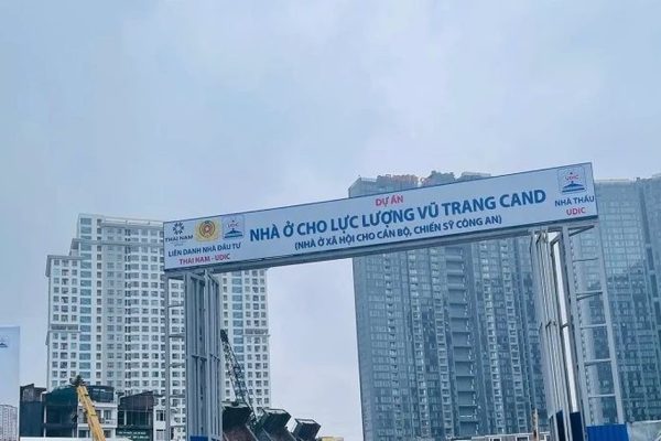 Vừa tăng vốn lên 9.500 tỷ, đăng ký chỉ 5 lao động